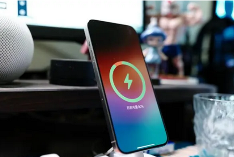 遂川苹果15换屏服务分享用什么充电器给iPhone15充电更好 